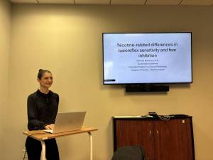 Woman giving a presentation on nicotine-related differences in baroreflex sensitivity and fear inhibition